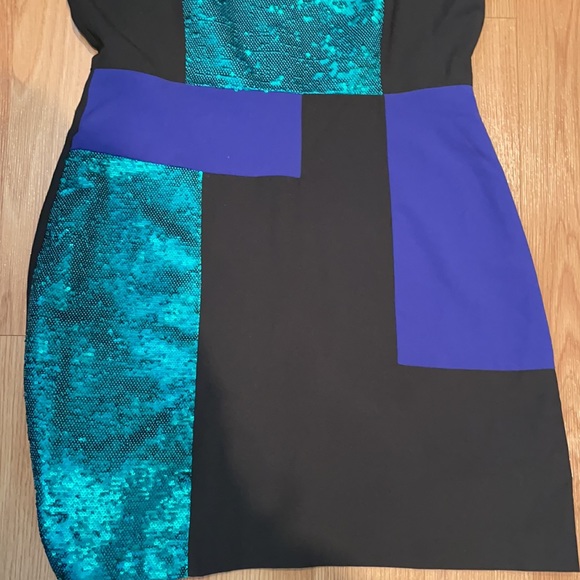 Style stalker color block sequin detail dress - Picture 2 of 4